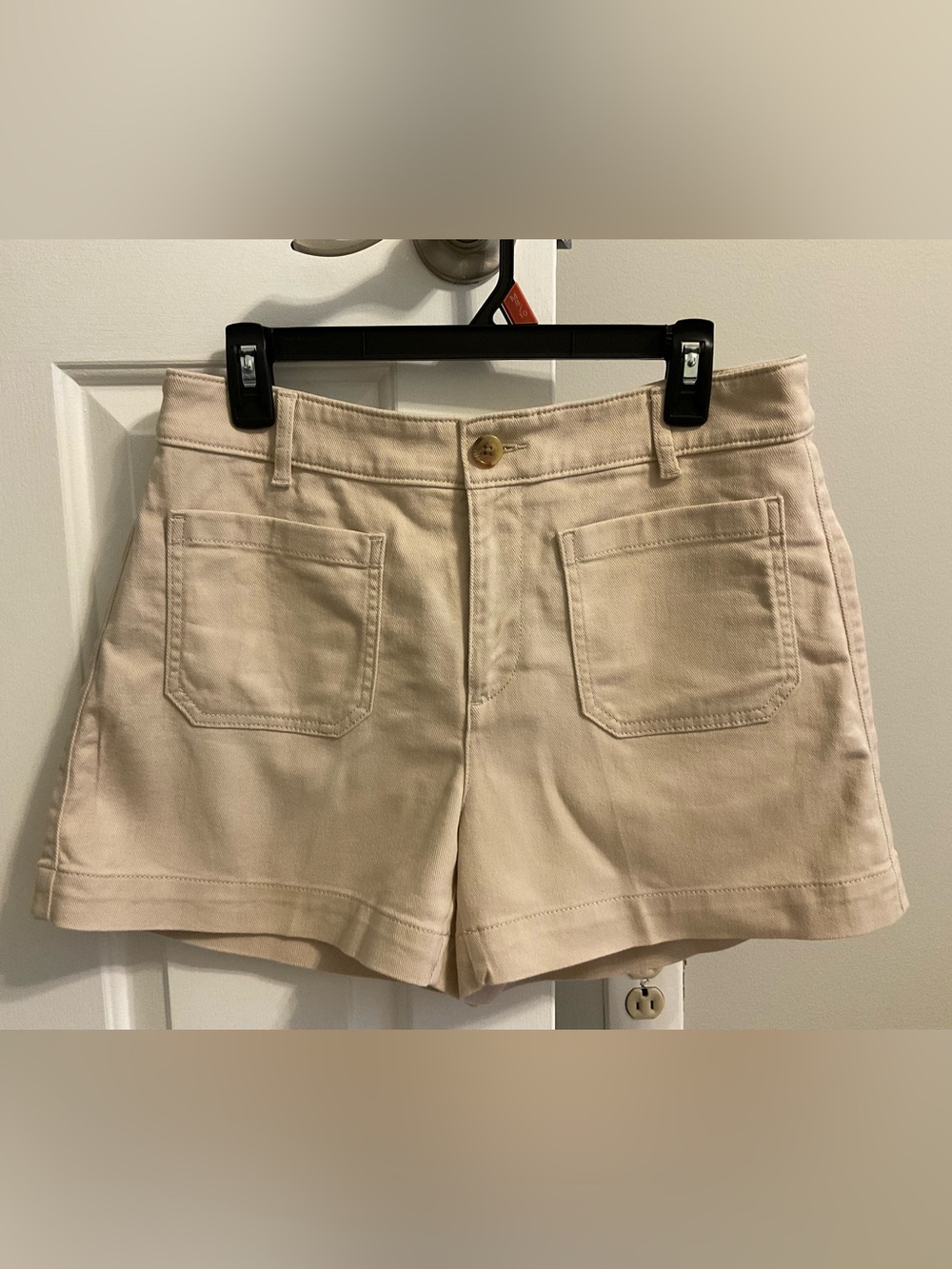 LOFT OUTLET Tan/Cream Color Shorts - Women’s Size 8